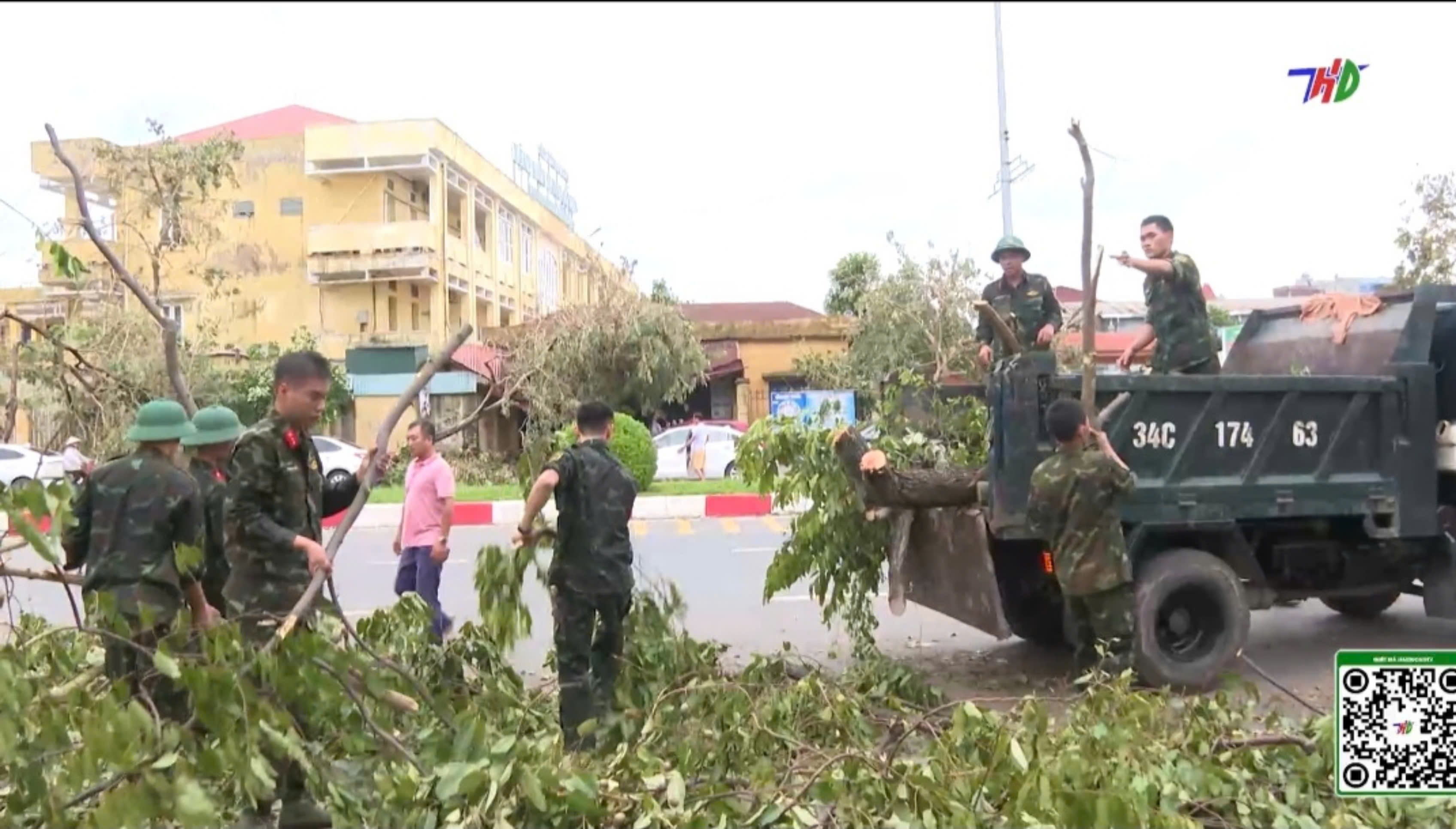 Thành phố Hải Dương đồng loạt ra quân vệ sinh môi trường sau bão